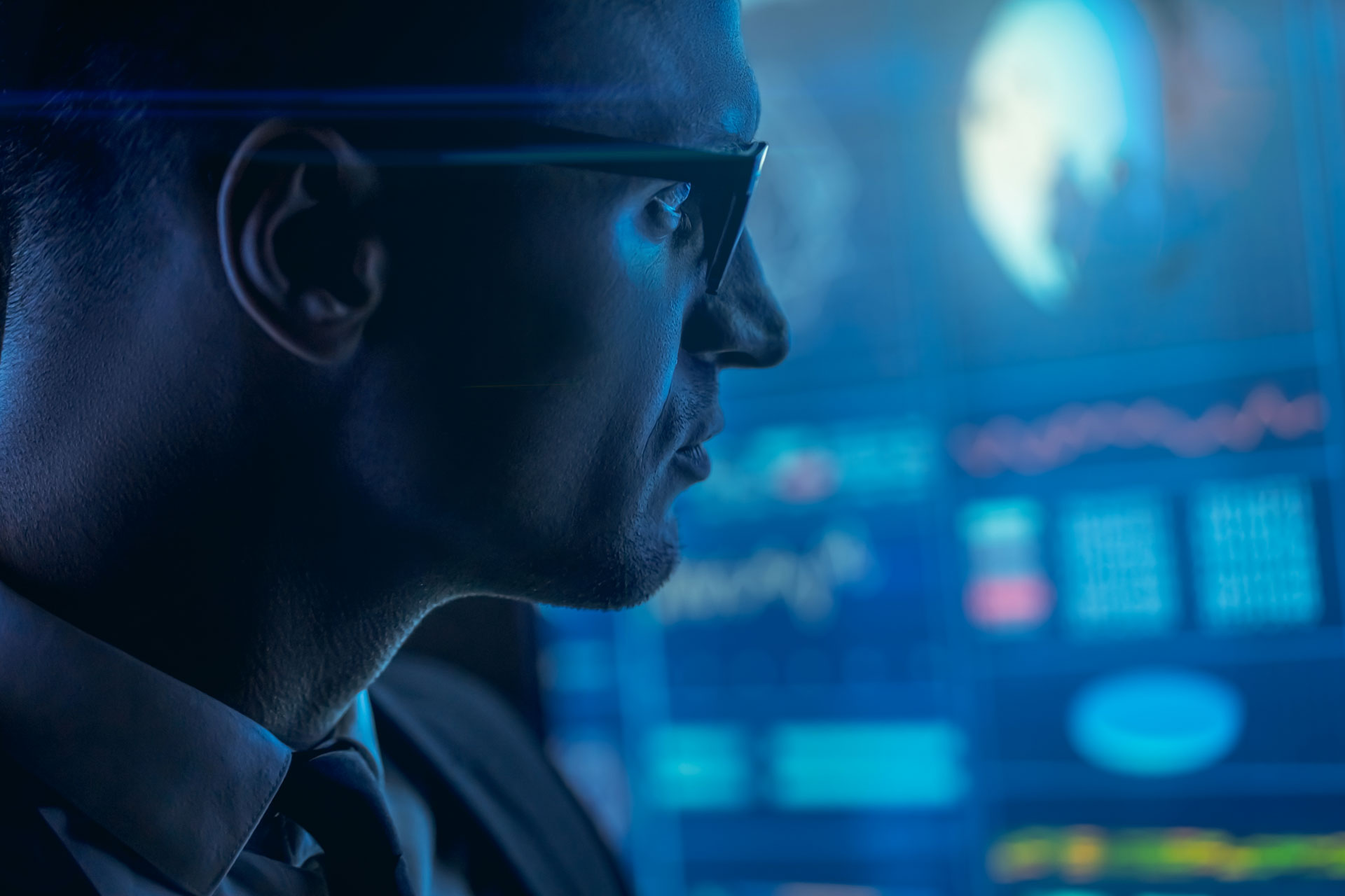 IT-Fachmann arbeitet mit sicherer Datenvisualisierung